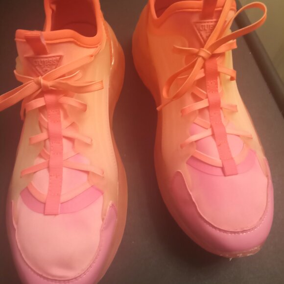 Step Up Your Style – Men’s Guess Sneakers Size 8.5 - Picture 5 of 6